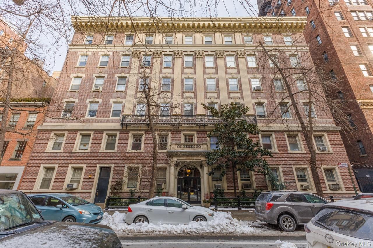 15 E 10th Street Unit 4A
