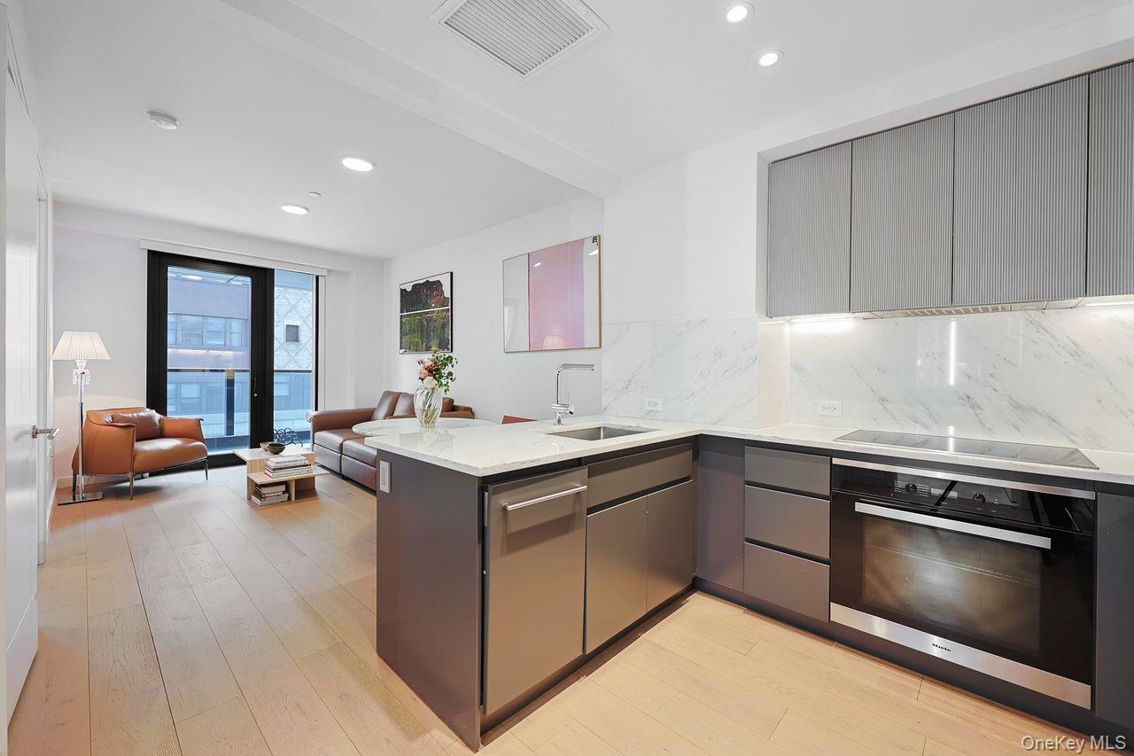 300 W 30th Street Unit 10D