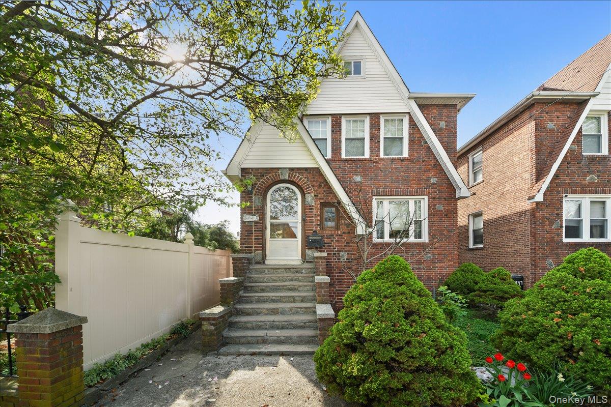 2445 Yates Ave