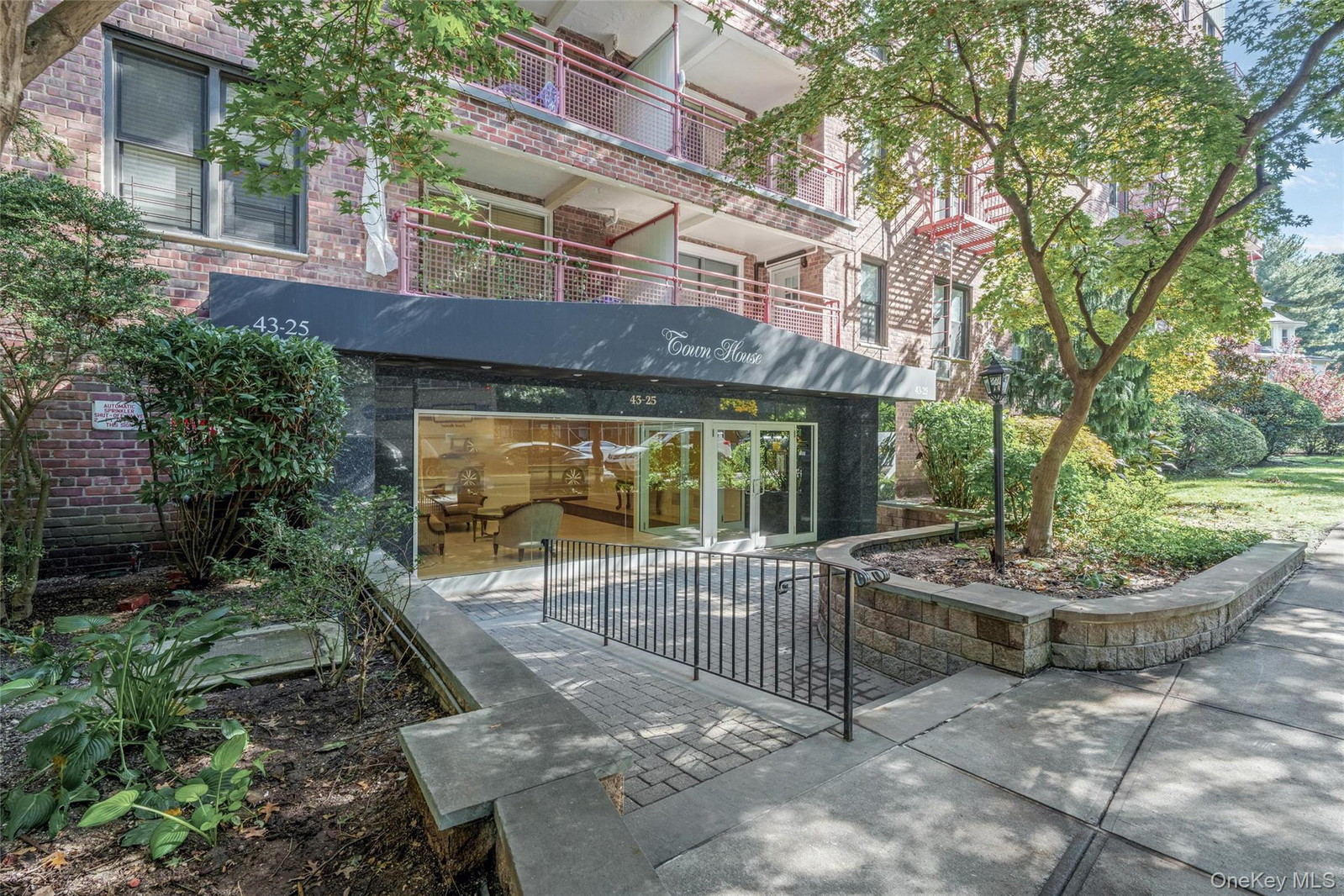 4325 Douglaston Pkwy Unit 1H