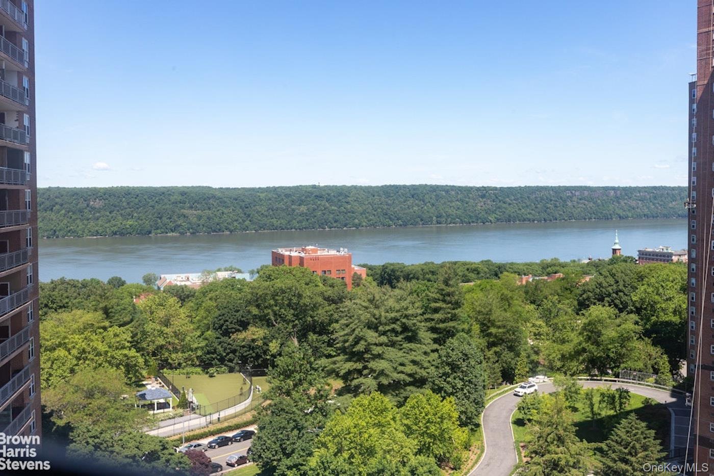 5800 Arlington Ave Unit 15B