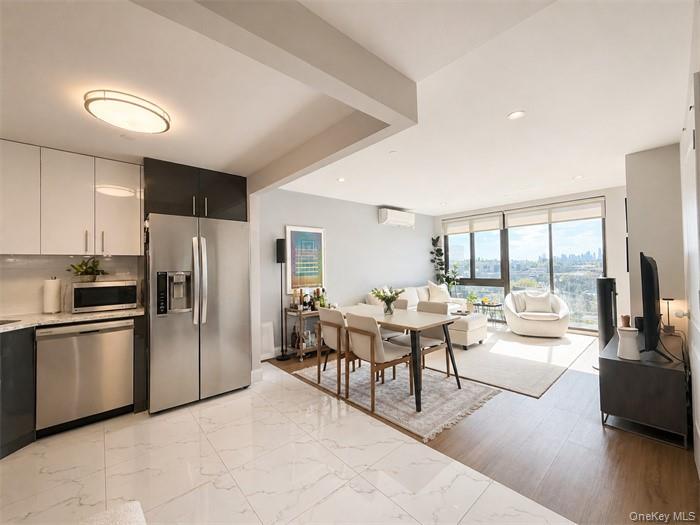 4511 82nd St Unit W8g