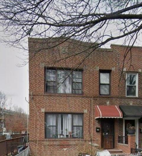 2464 Crescent St