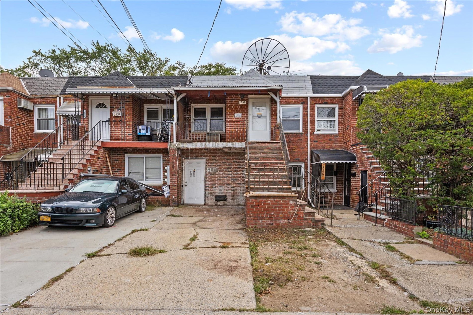 2048 E 53rd Pl