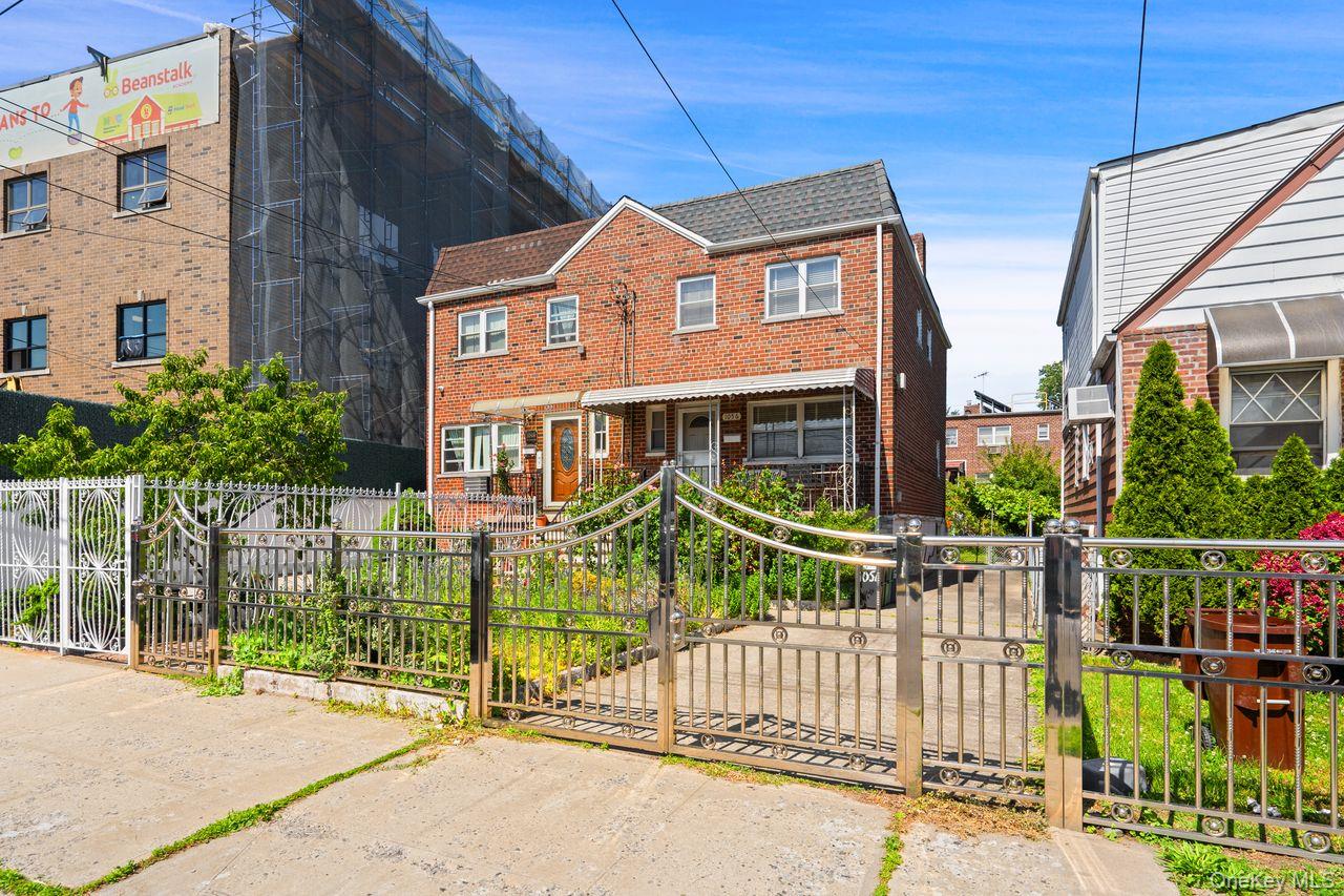 1056 Swinton Ave