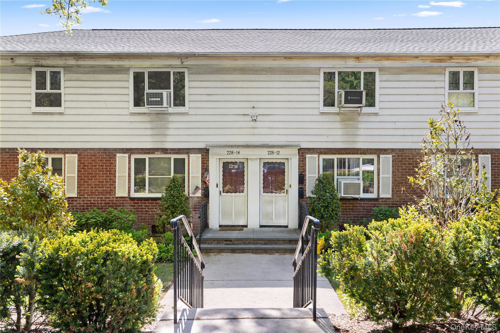 22814 Stronghurst Ave Unit Upper