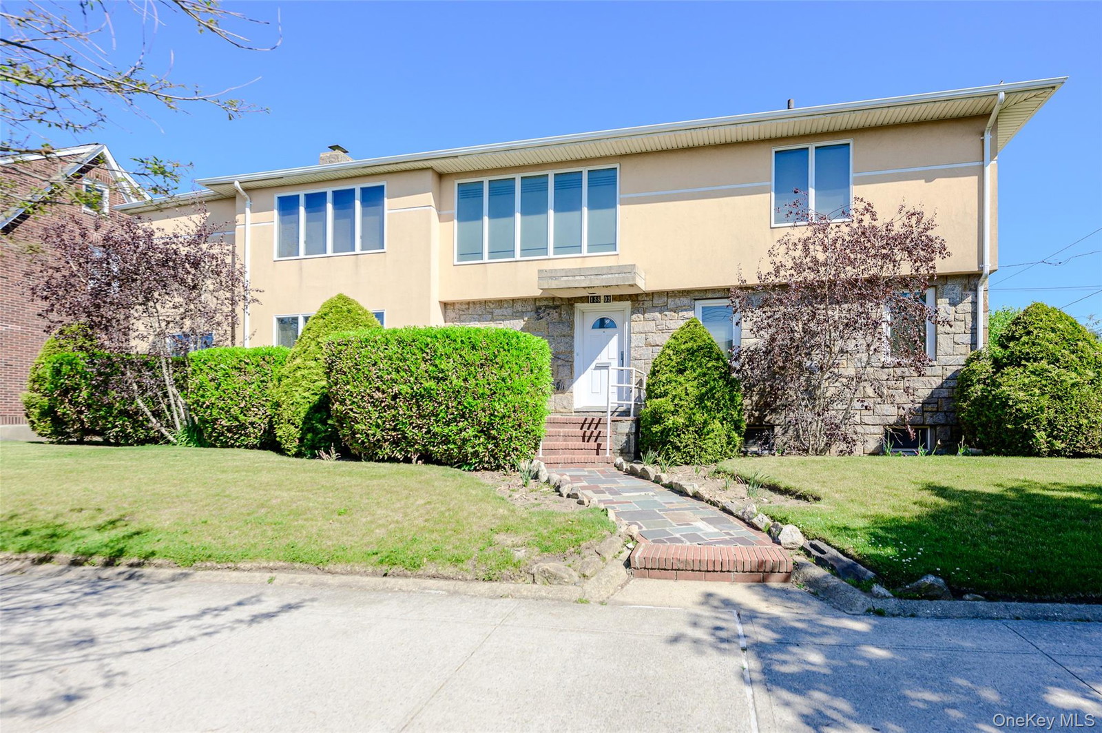 13802 Rockaway Beach Blvd