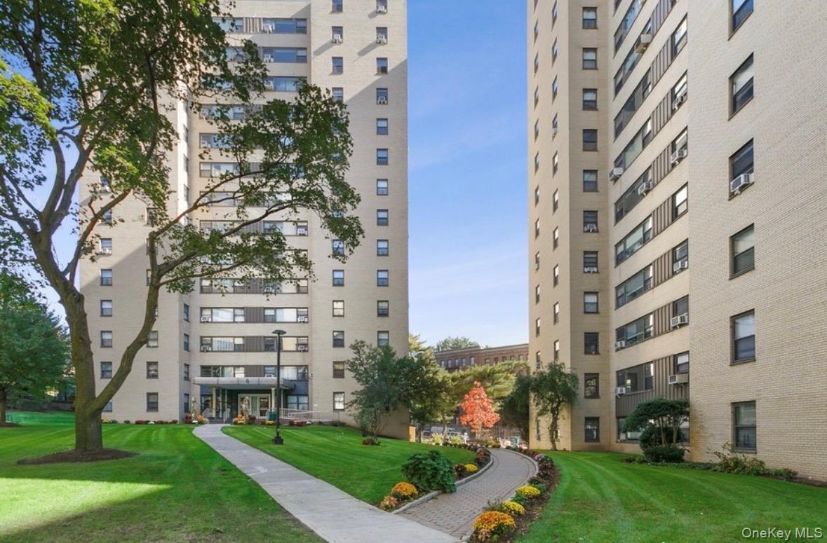 5 Fordham Hill Oval Unit 10D