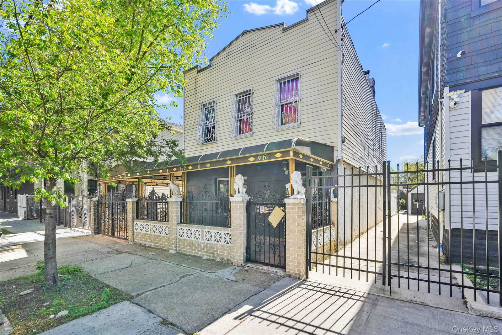 722 Elton St