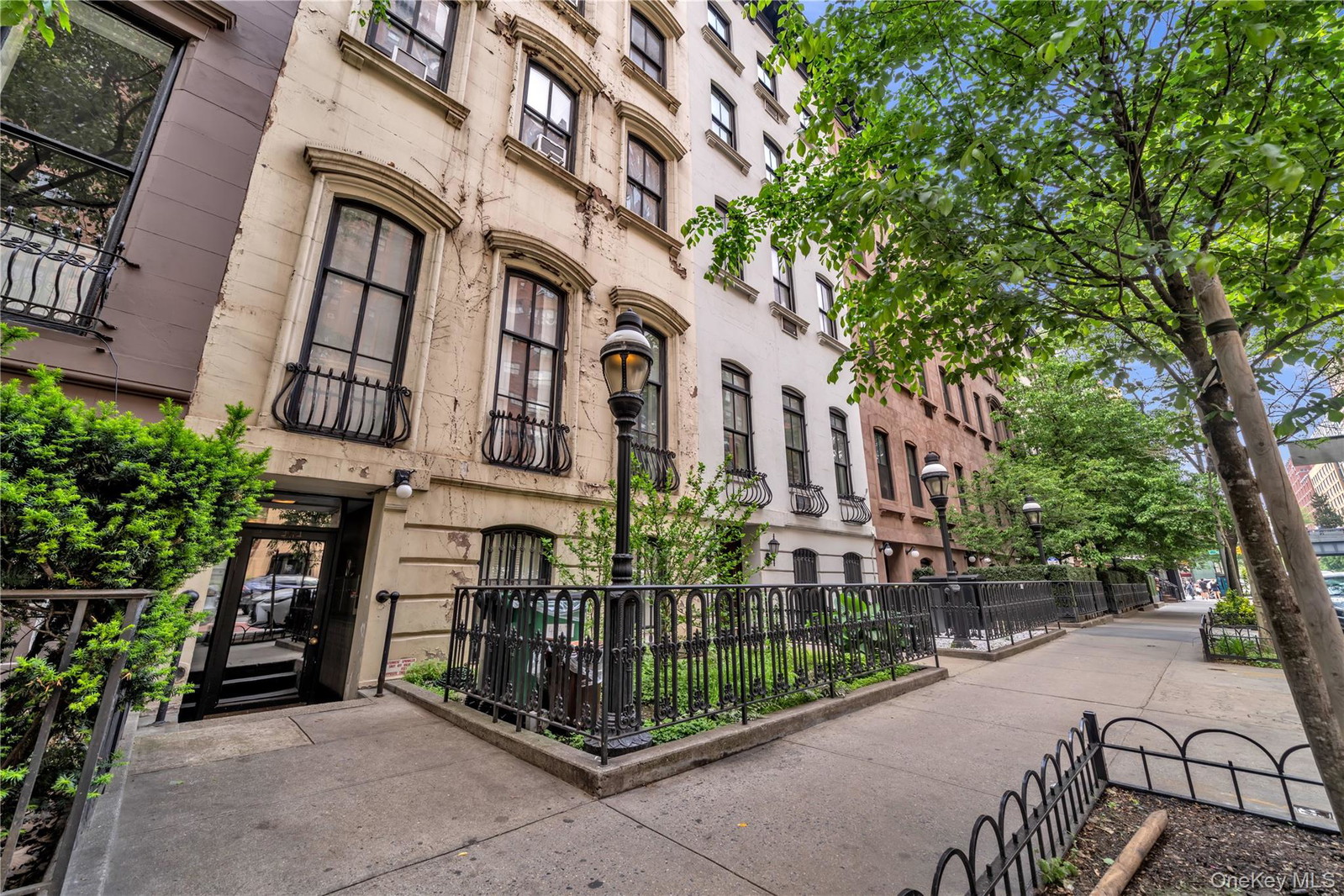 454 W 23rd Street Unit 4F