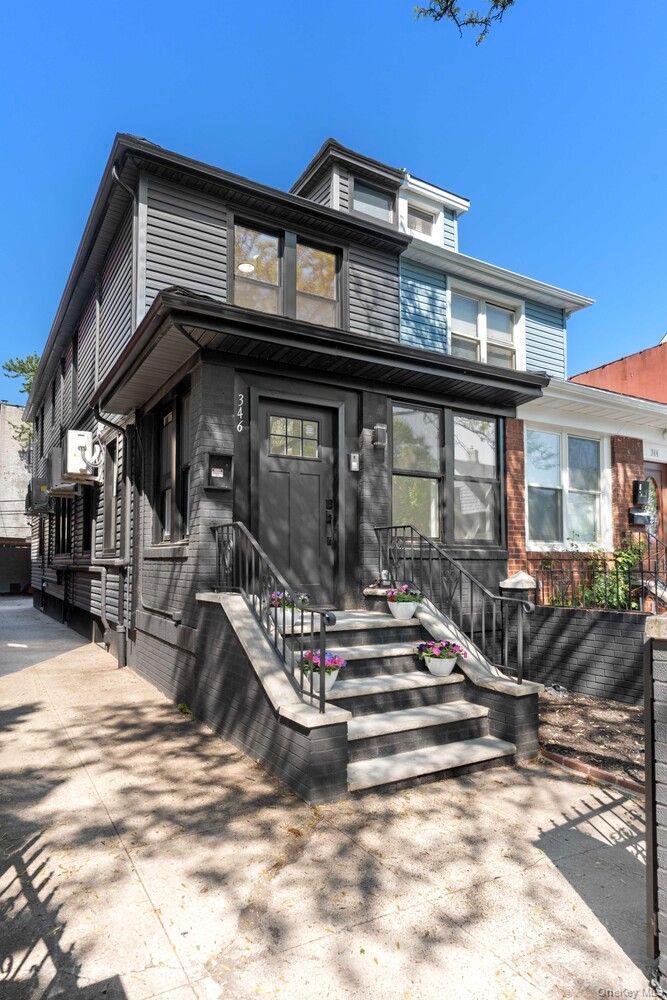 346 E 53rd St