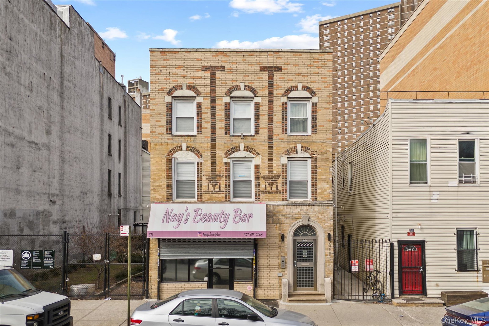 811 Courtlandt Ave