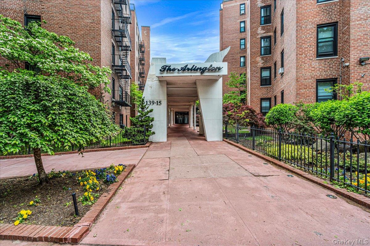 13915 83rd Ave Unit B32
