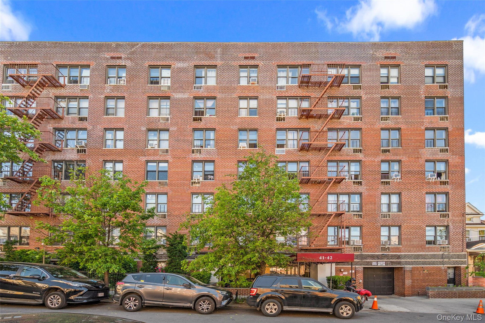 4142 73rd St Unit 4G
