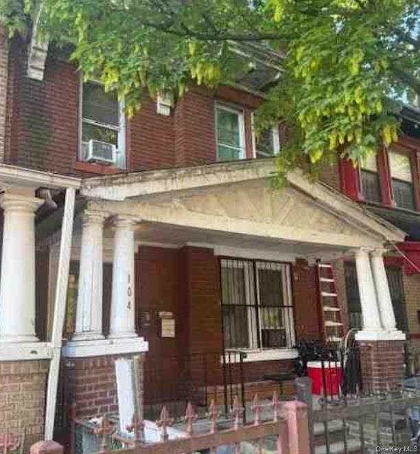 104 Sunnyside Ave