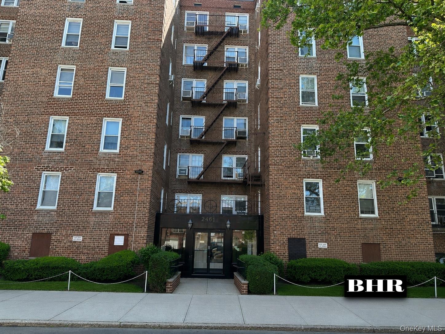 2461 E 29th St Unit 1F