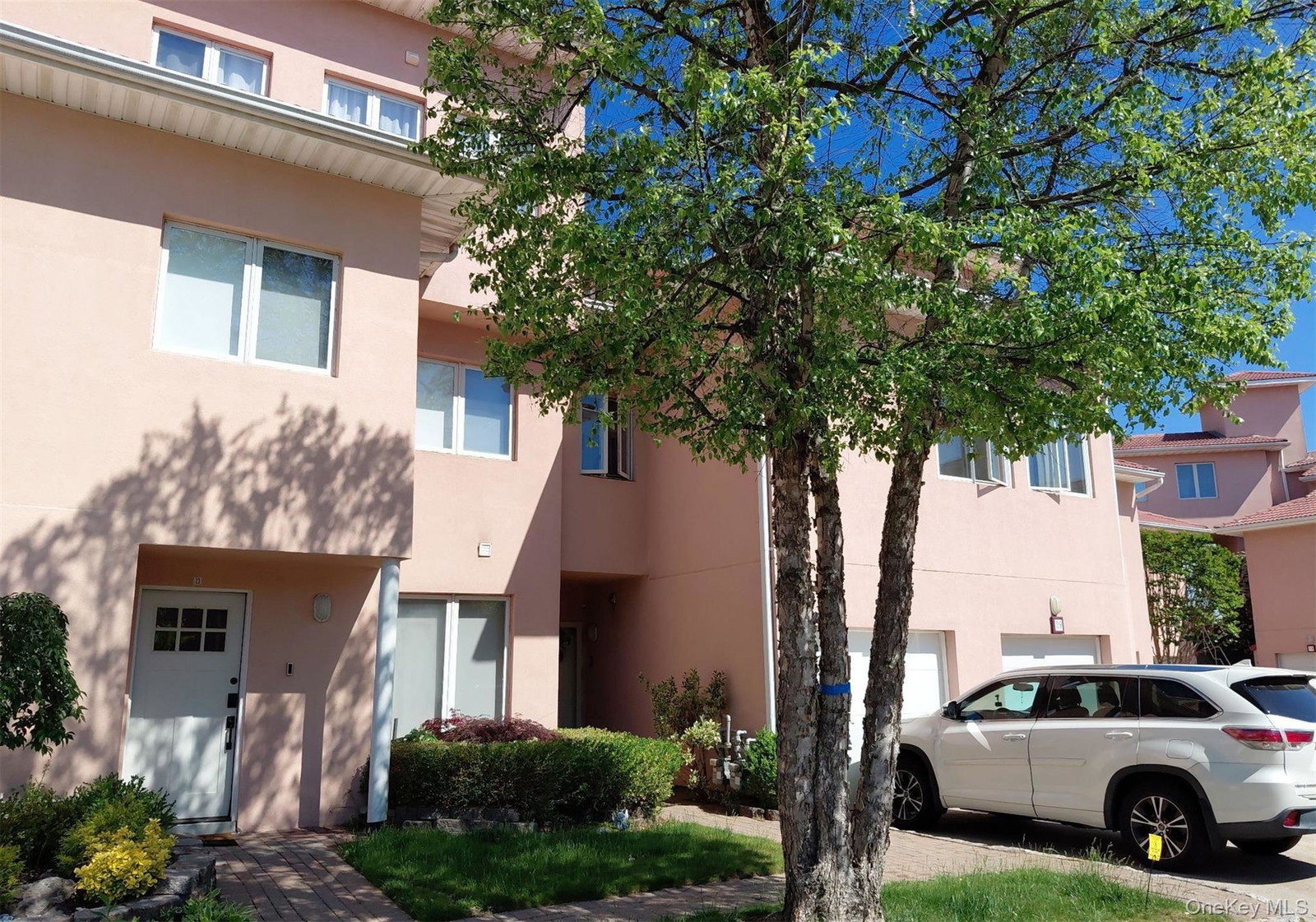 57 Harbour Ct