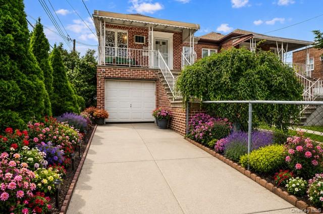 1103 Rhinelander Ave