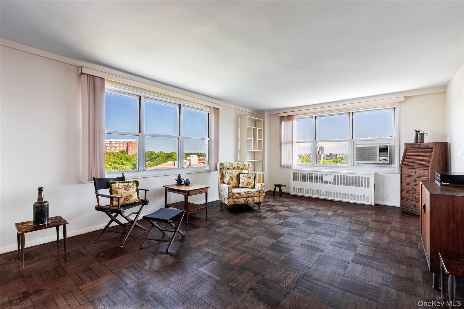 3935 Blackstone Ave Unit 10C