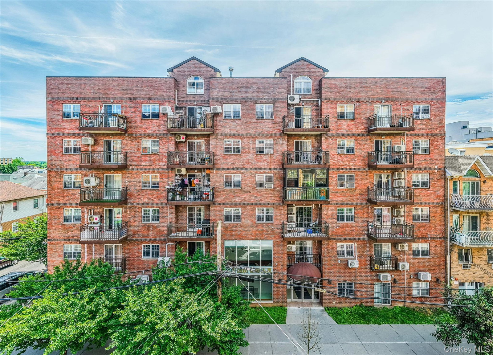 14118 Cherry Ave Unit 2C