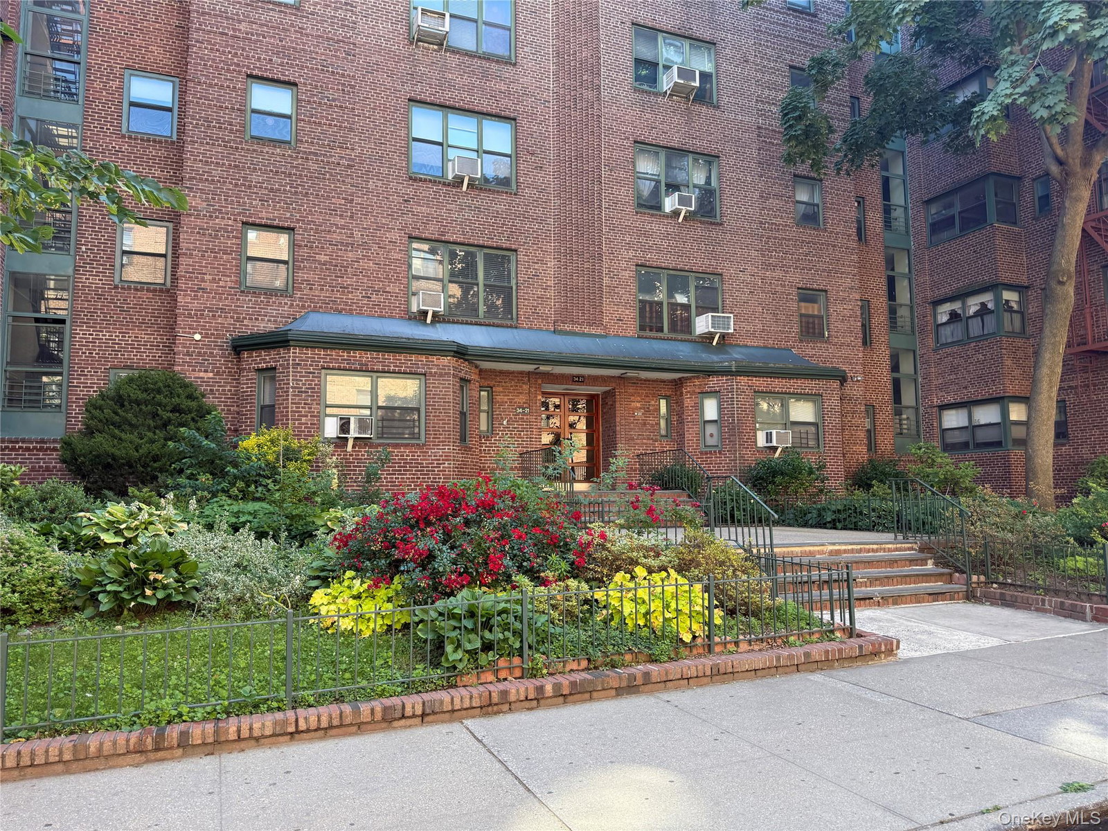 3421 78th St Unit 5G