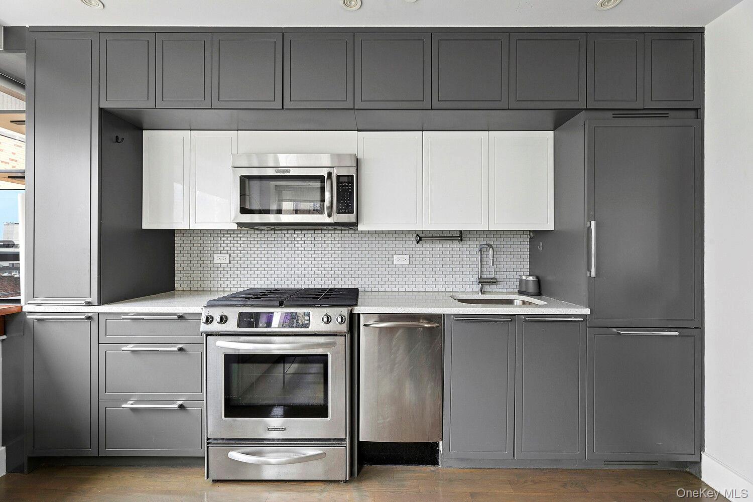 432 W 52nd Street Unit D7