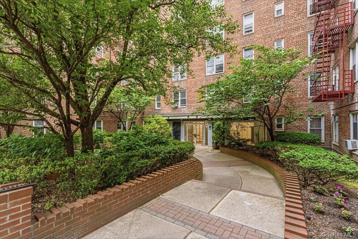 6259 108th St Unit 4C