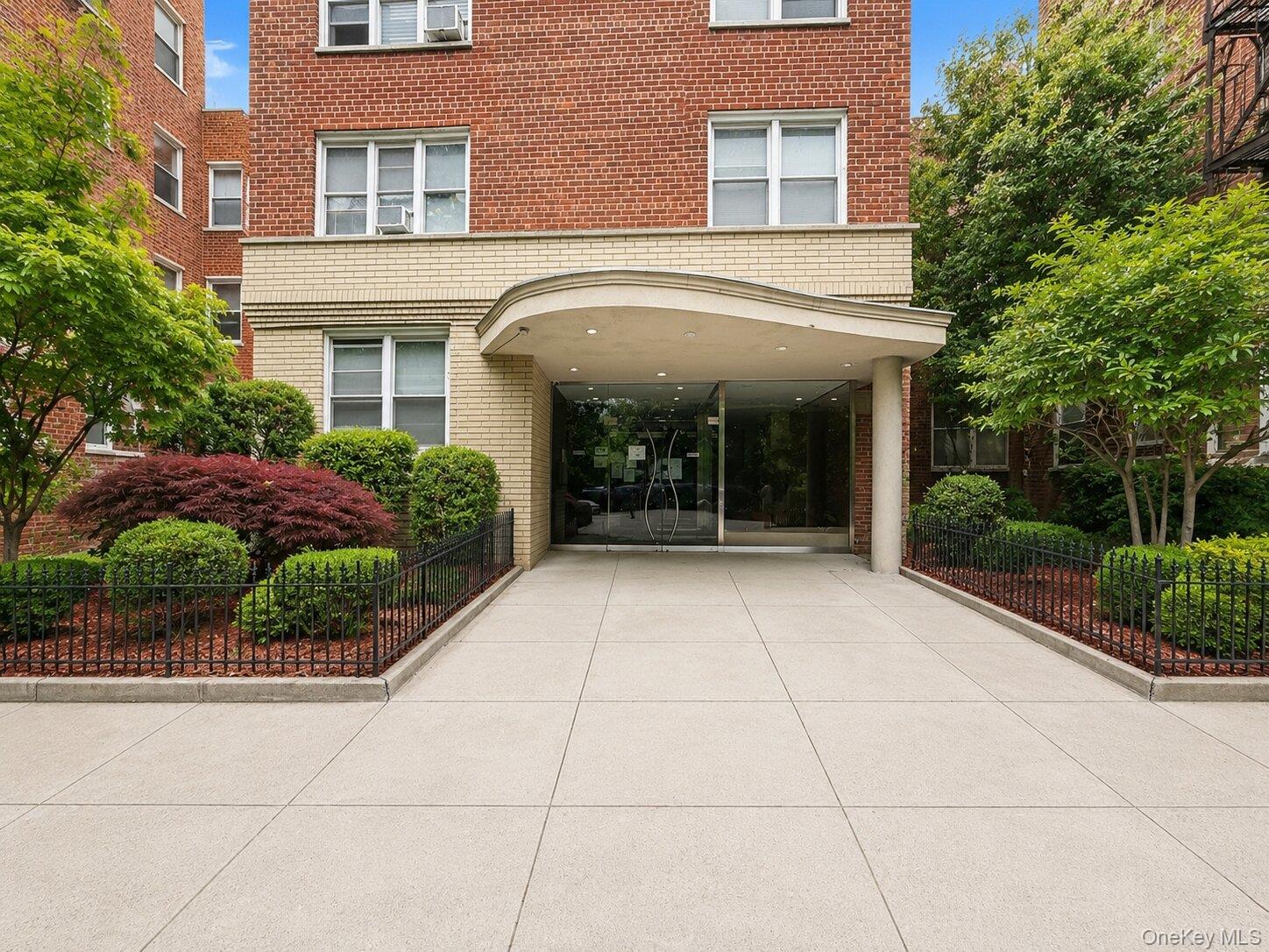 4295 Webster Ave Unit 2D