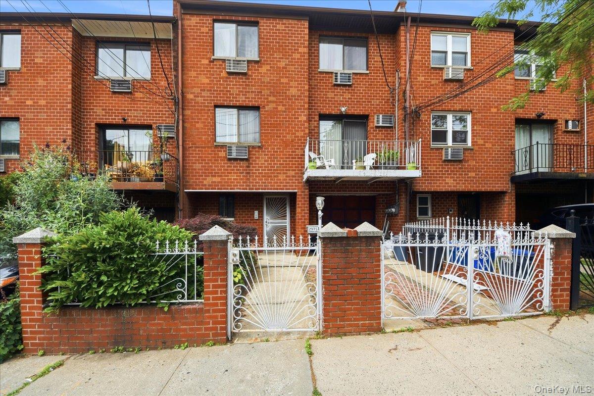 2975 Edson Ave