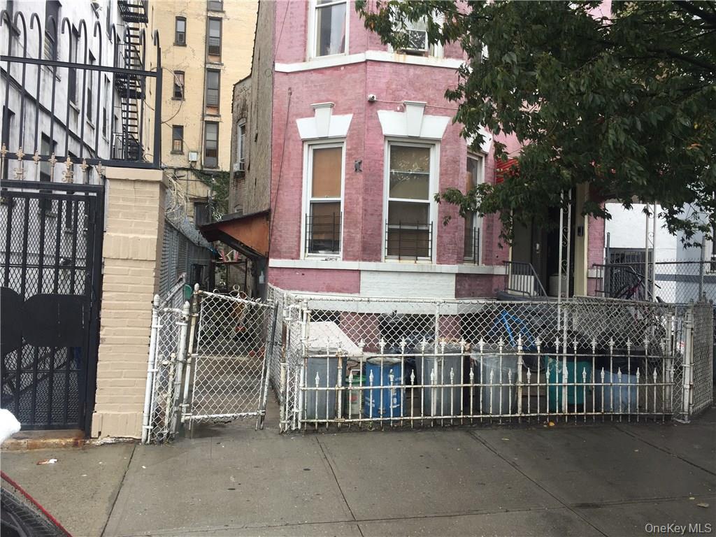 881 Longfellow Ave