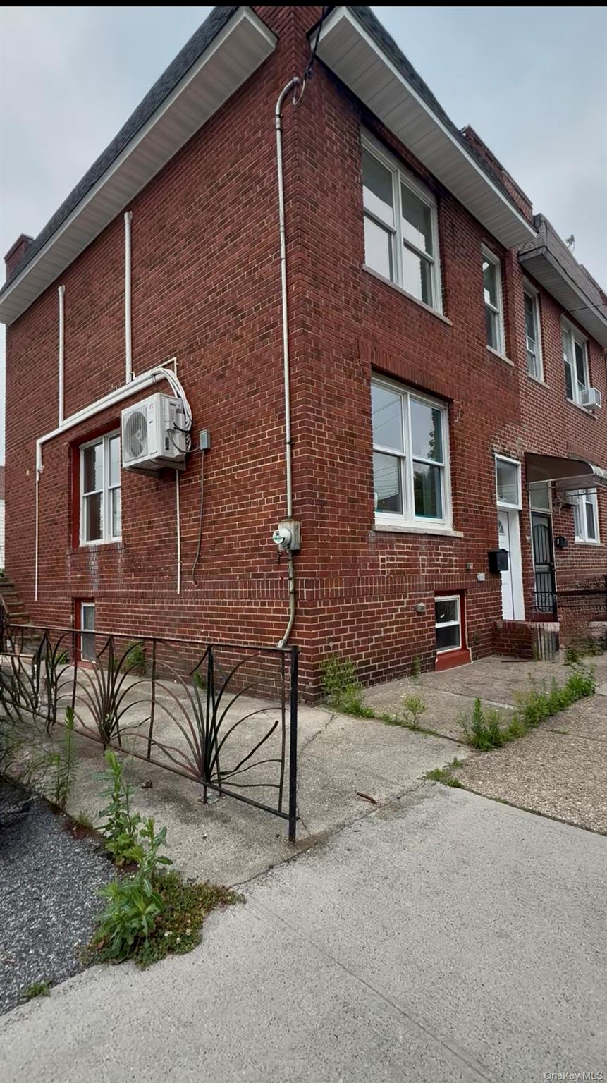 629 E 89th St