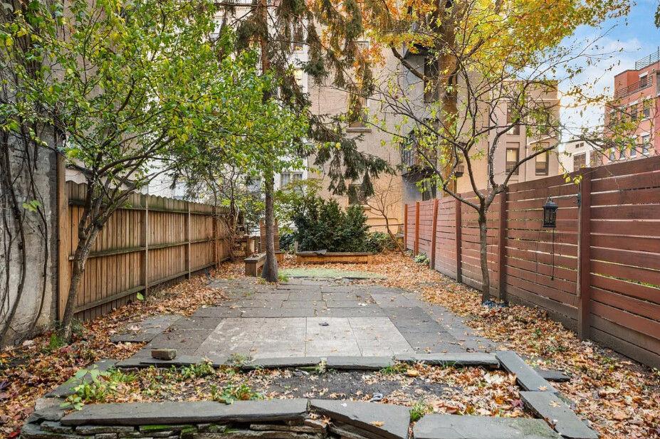 362 W 30th Street Unit House
