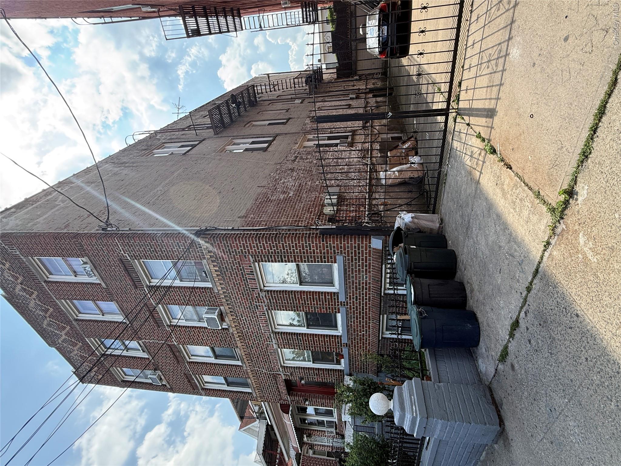 320 E 52nd St