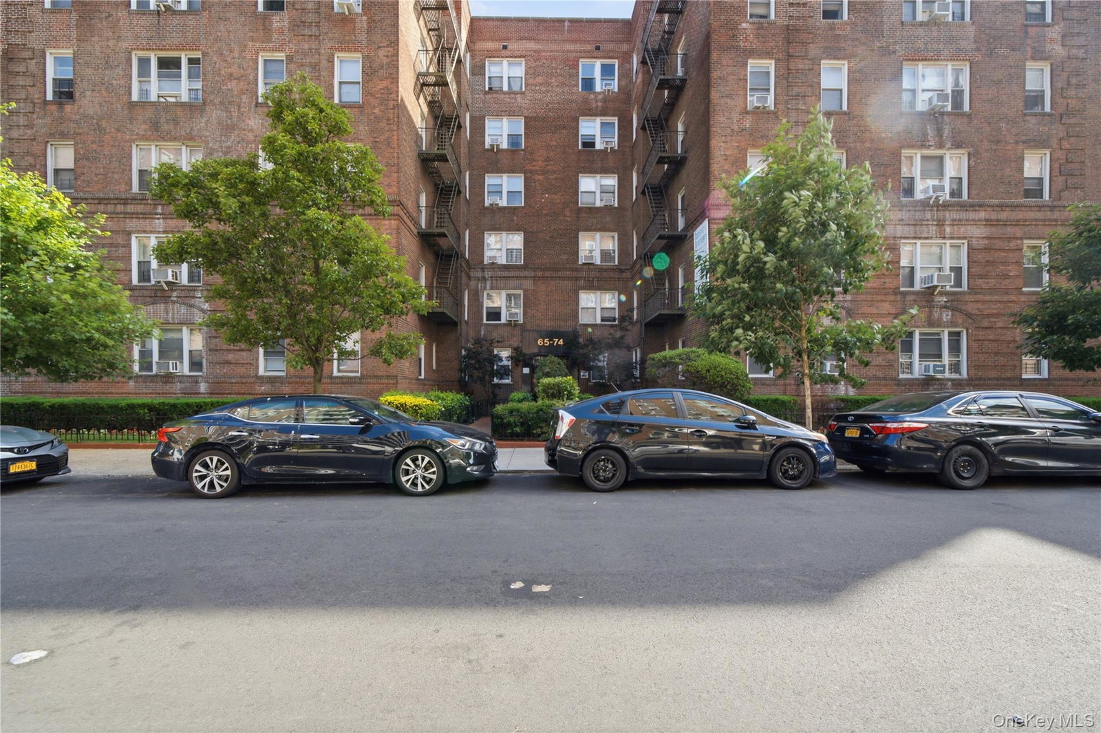 6574 Saunders St Unit 3H