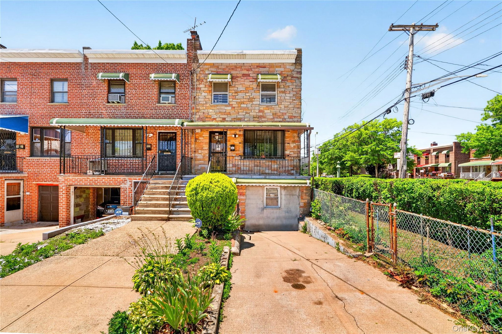 3885 Paulding Ave