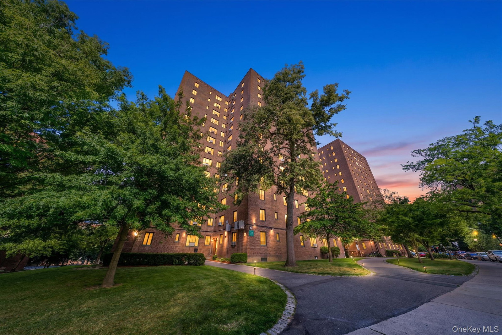 14 Metropolitan Oval Unit 8D