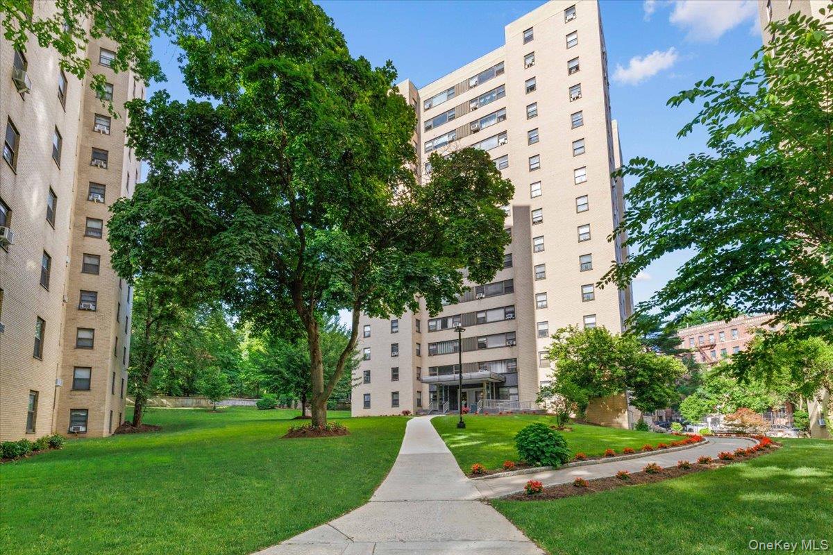 6 Fordham Hill Oval Unit 12H