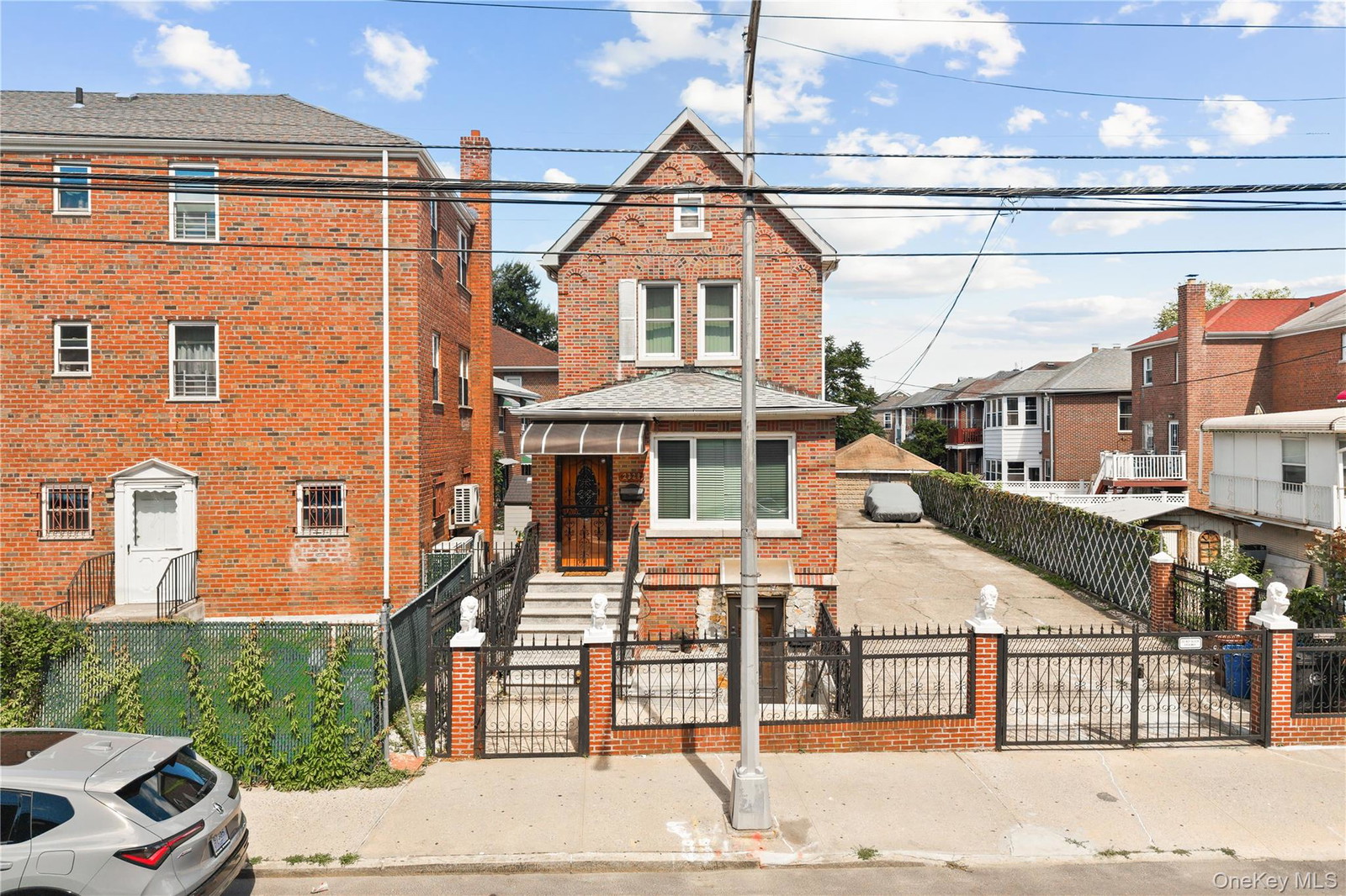 2328 Williamsbridge Rd
