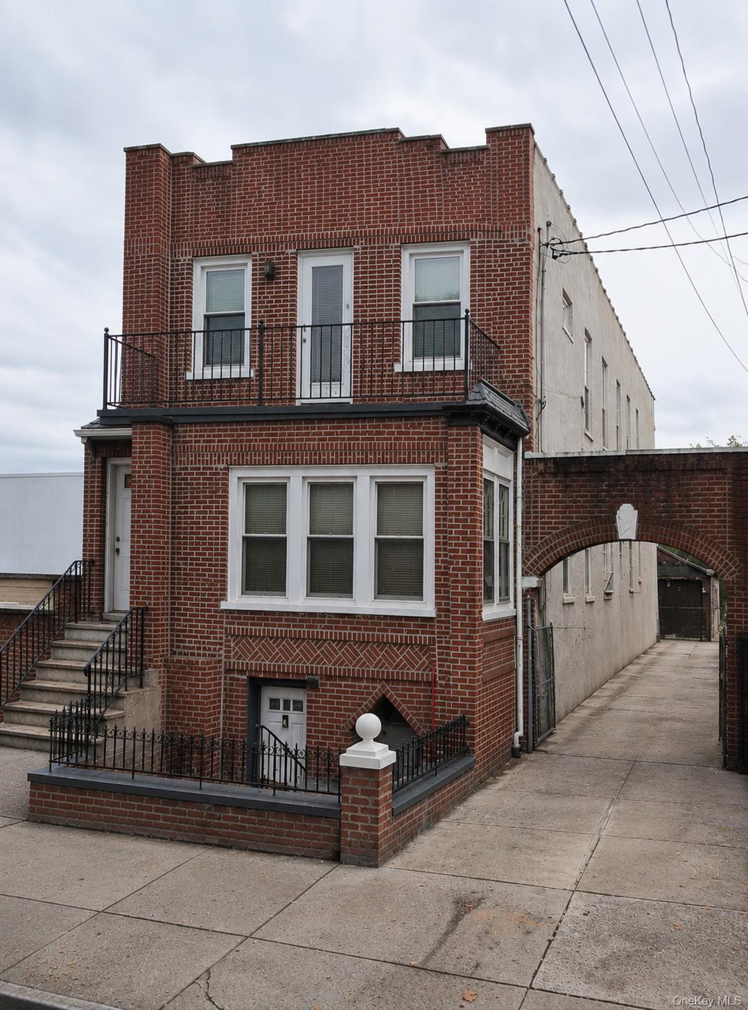 563 Bradford St