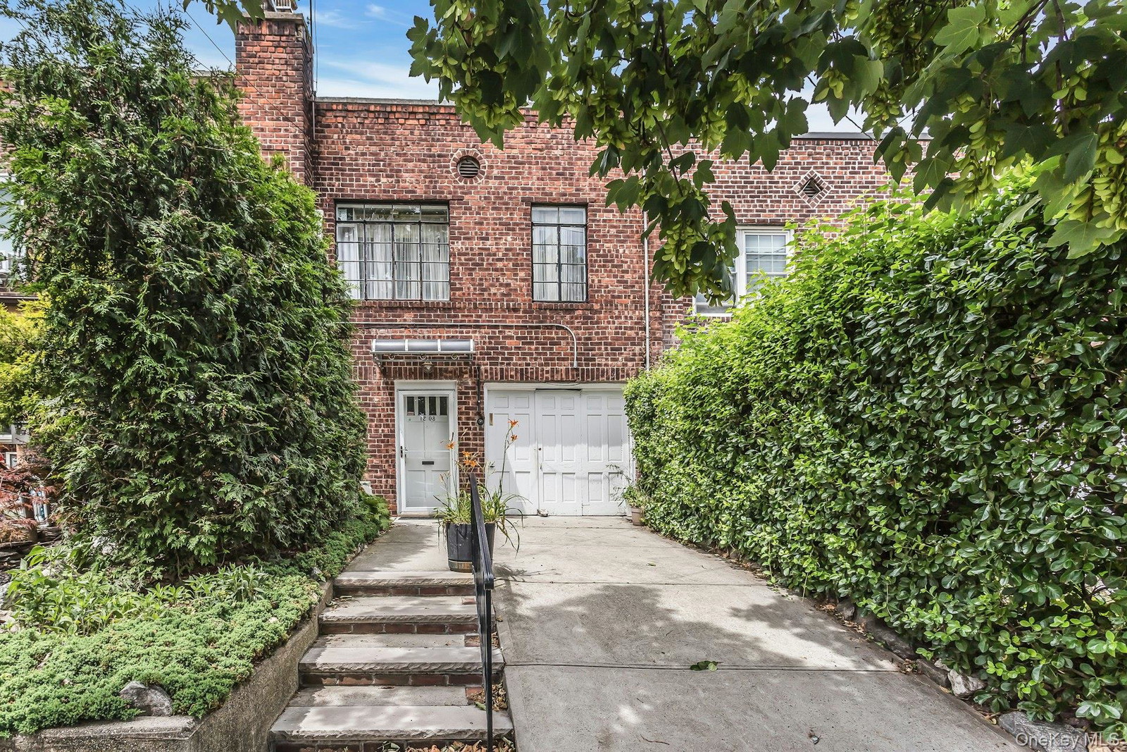 1208 152nd St