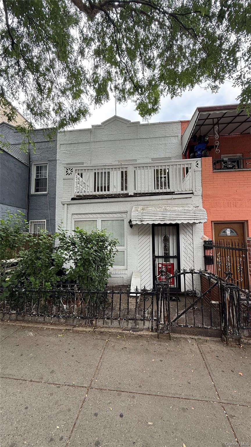 1240 Manor Ave