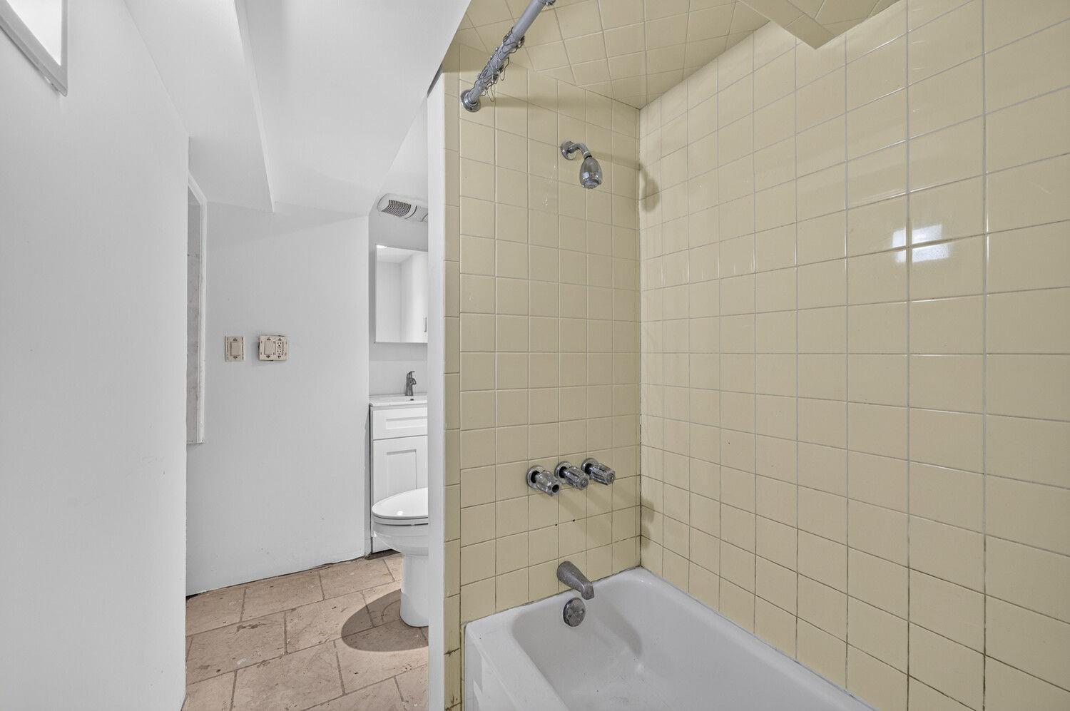 437 W 43rd Street Unit 1G