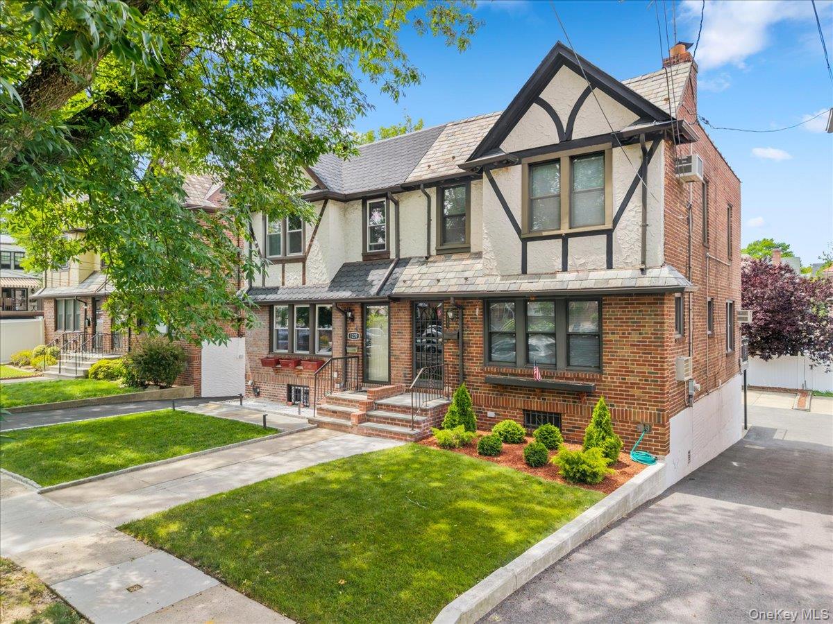 1241 Rhinelander Ave