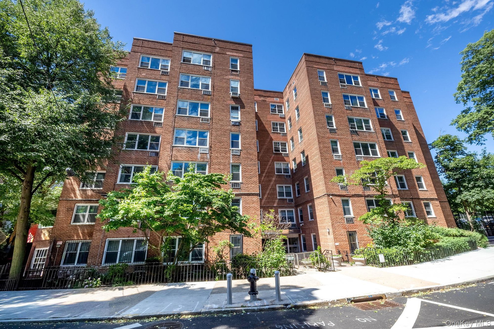 2465 Palisade Ave Unit 8B