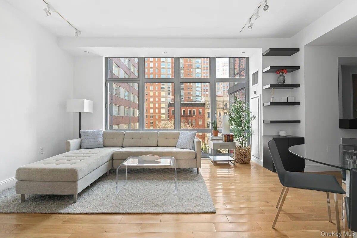310 W 52nd Street Unit 5A