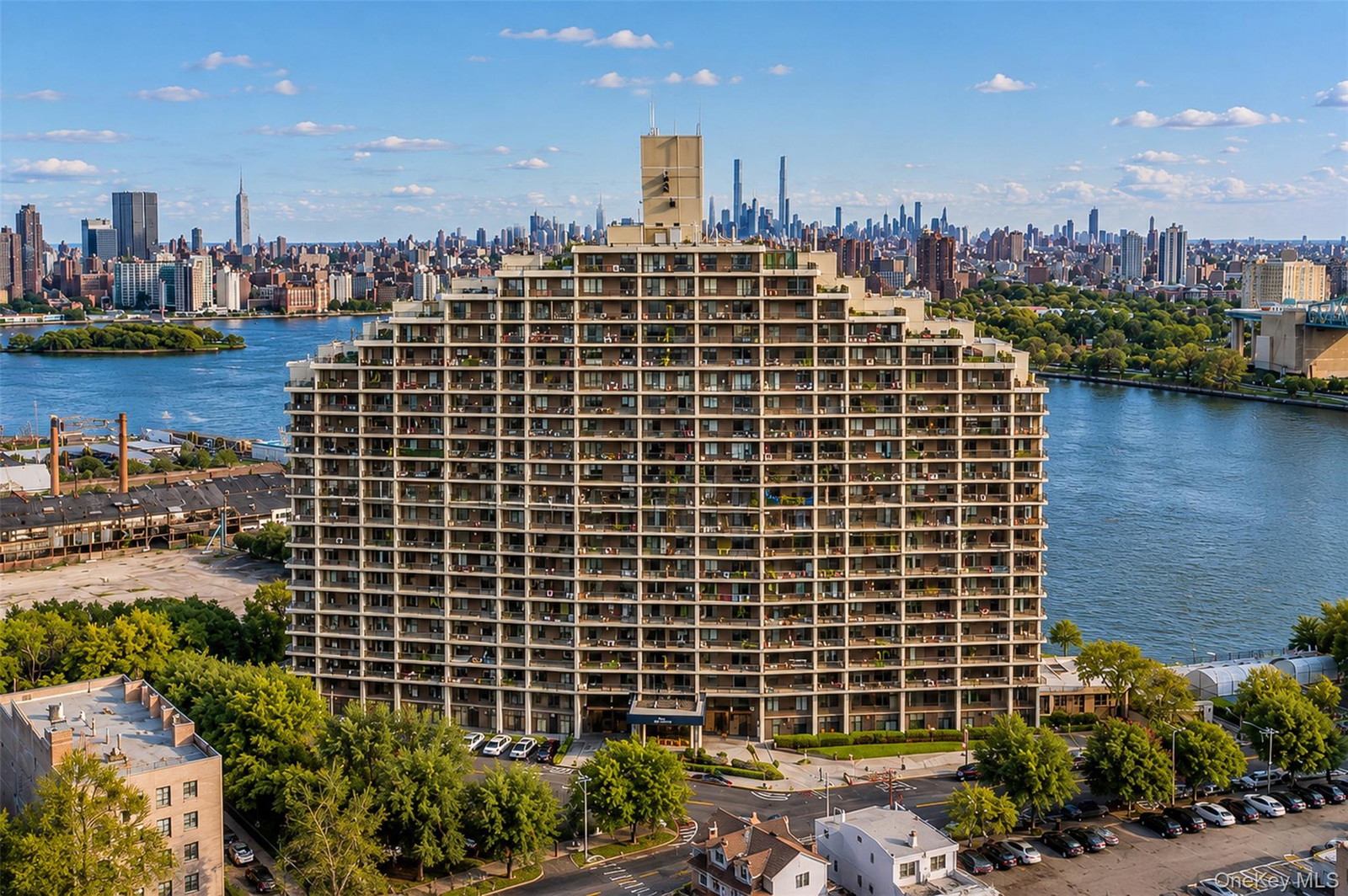 2540 Shore Blvd Unit 15Q
