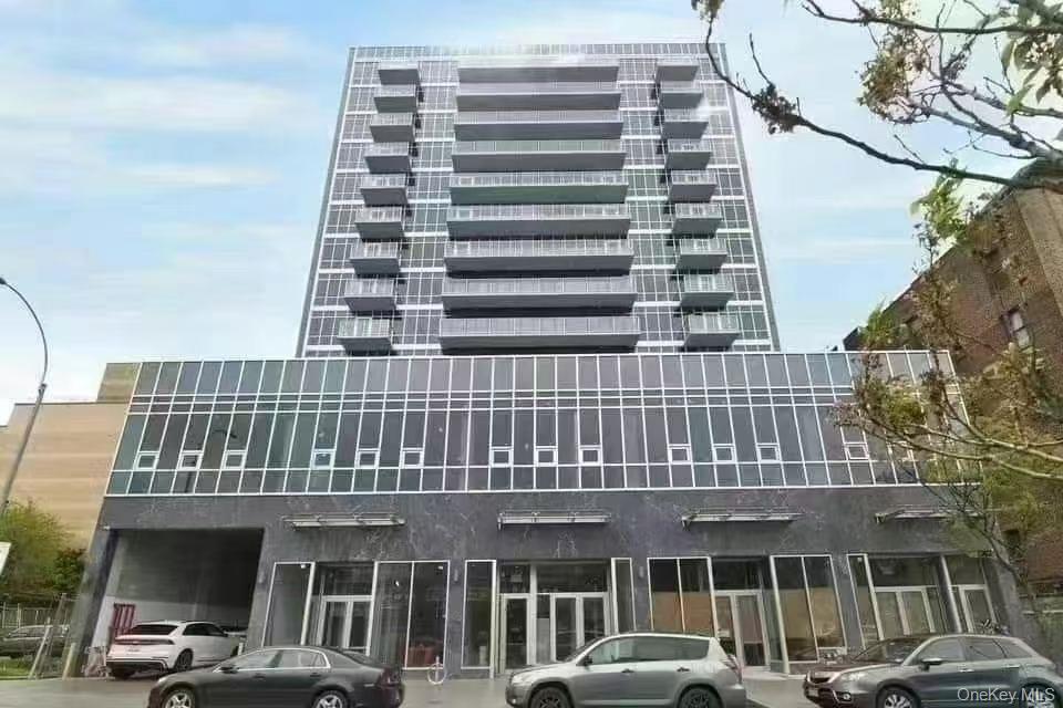 4162 Bowne St Unit 14E