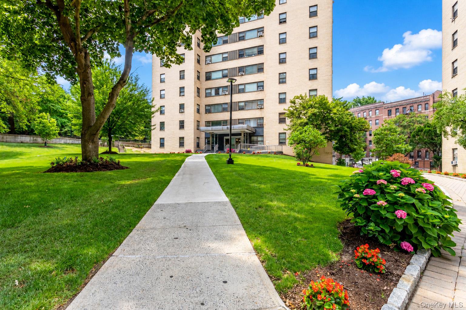 6 Fordham Hill Oval Unit 2G