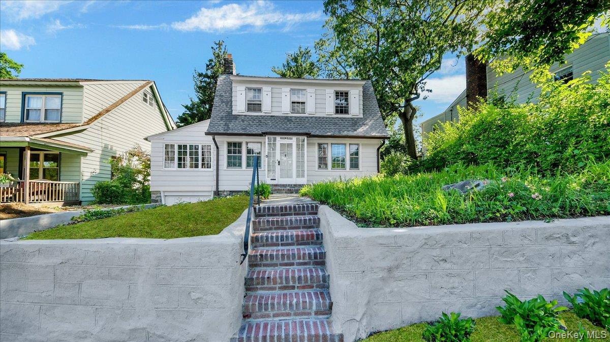 310 W 263rd St
