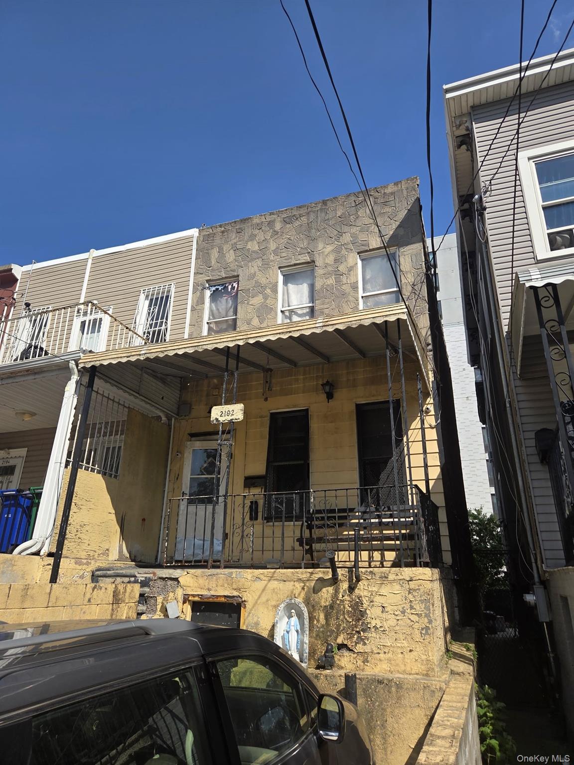 2182 Bathgate Ave